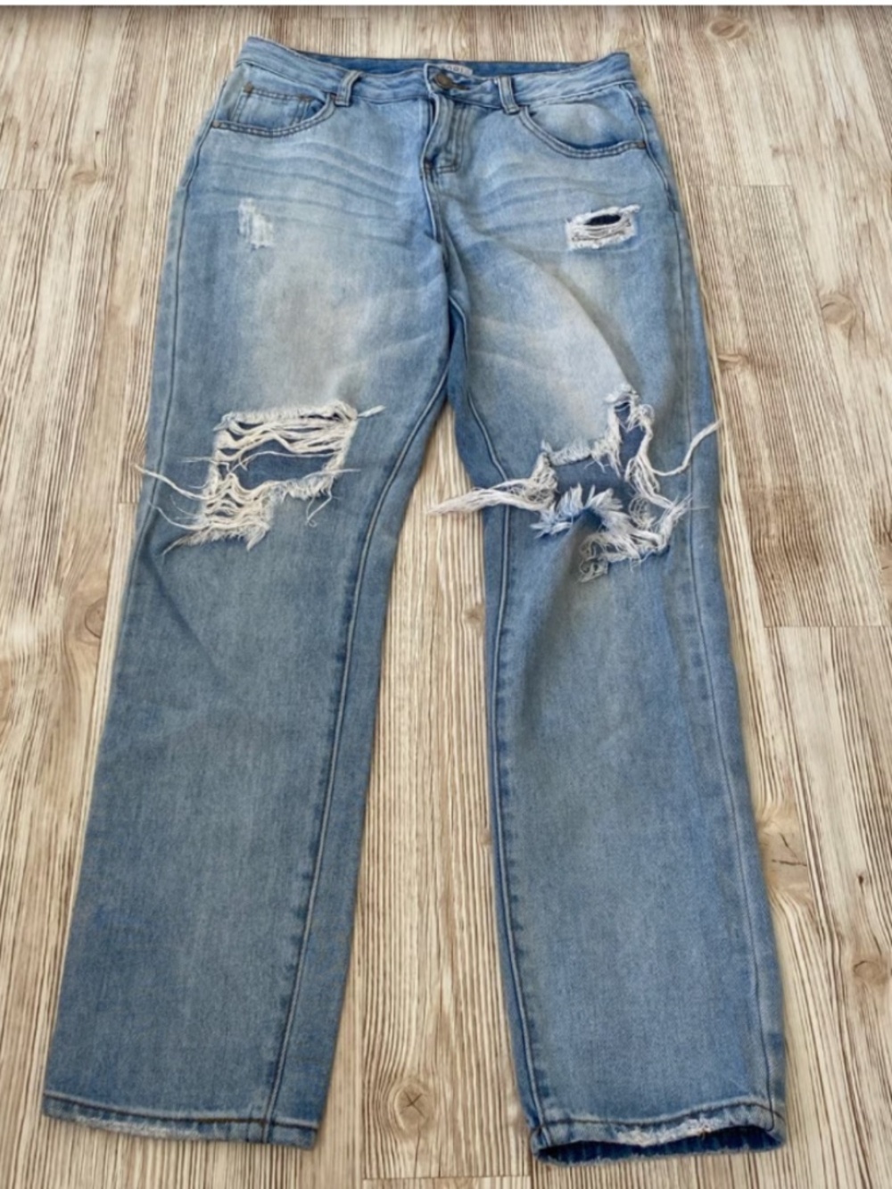 Tobi Straight Leg distressed light blue jeans best fit size 4